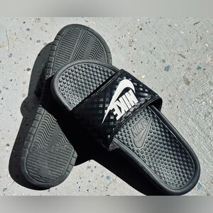 NIKE Benassi Just Do It Women’s Athletic Sandals Size 8